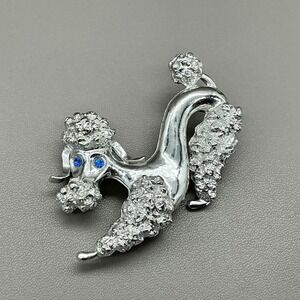Gerrys Brooch Womens Silver Poodle Dog Blue Eye Textured Vintage Pin 2.25 Inches